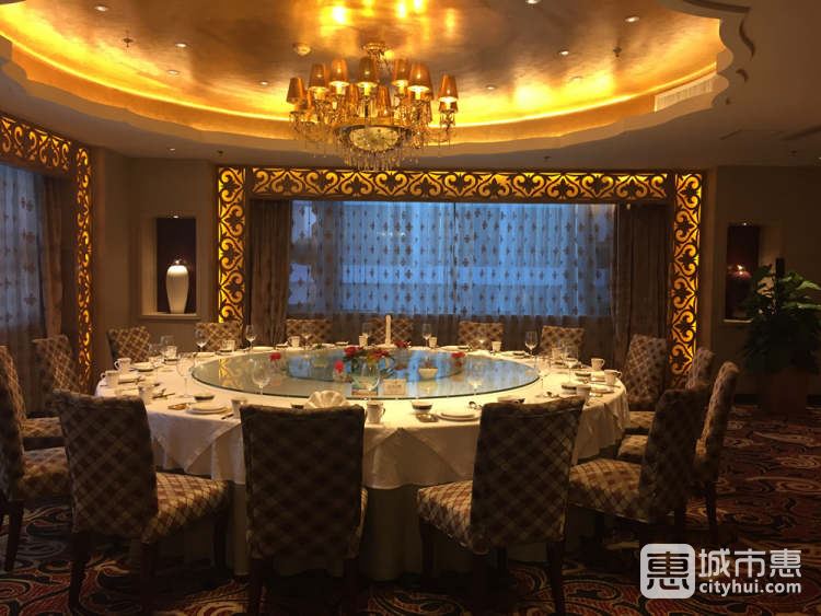 慕士塔格&汗騰格里·風(fēng)味清真餐廳