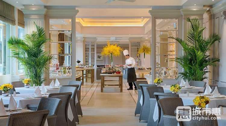 半島酒店-露臺(tái)餐廳The Verandah